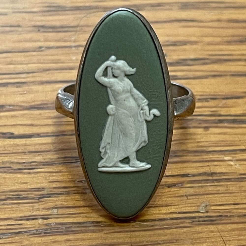 Wedgwood Cameo ring size 6- 1970’s